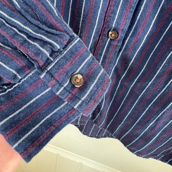 Old Navy soft 100% cotton navy striped button up blouse. Size M - Picture 2 of 4